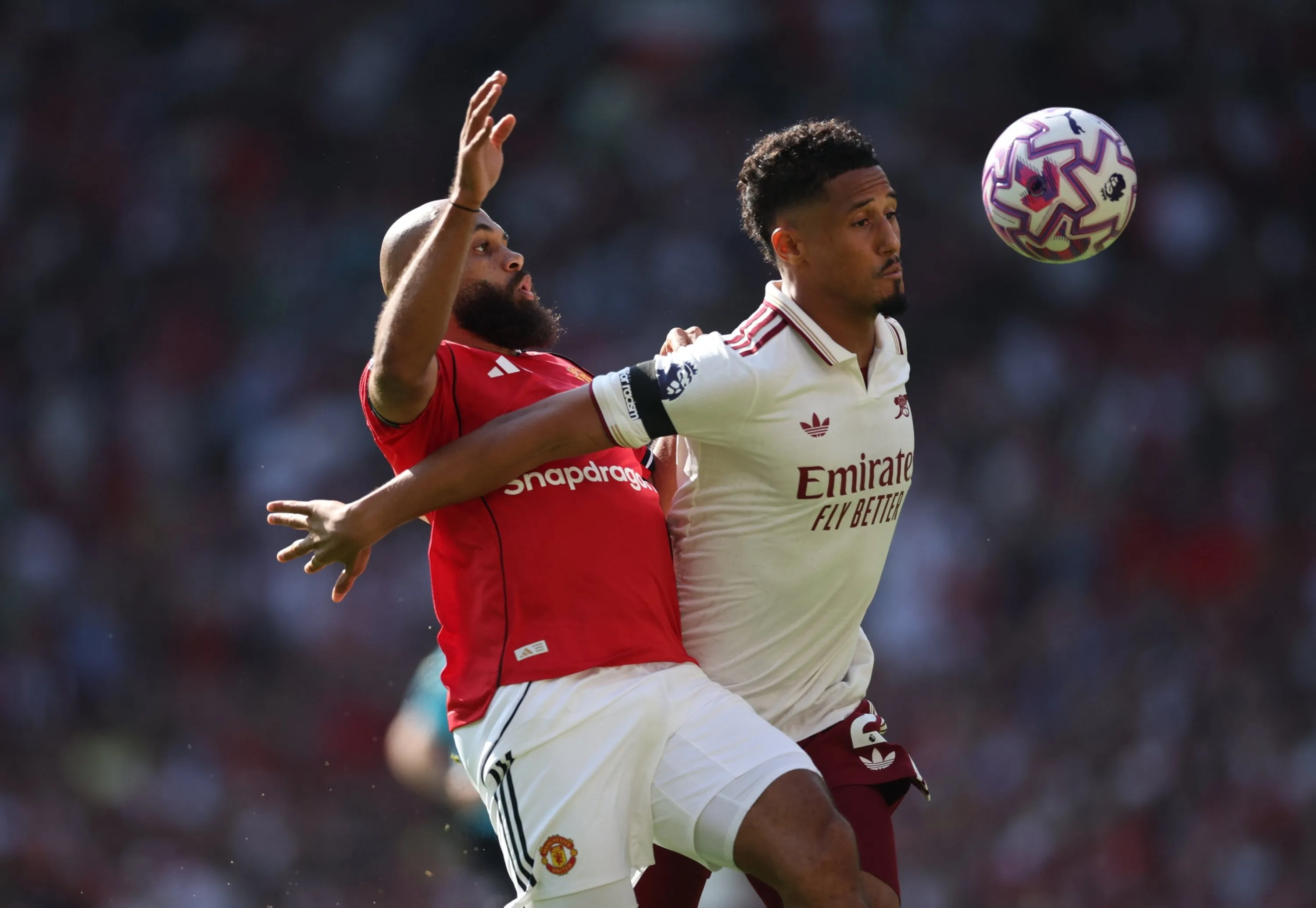 英超比赛激烈对抗